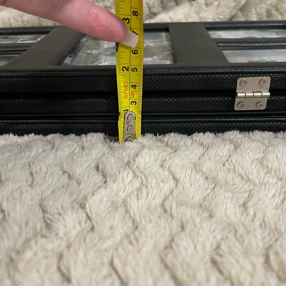 3 Folding Hinged Picture Frame 18”x13” Photo Frame Family Holds 13 Photos - Picture 6 of 6